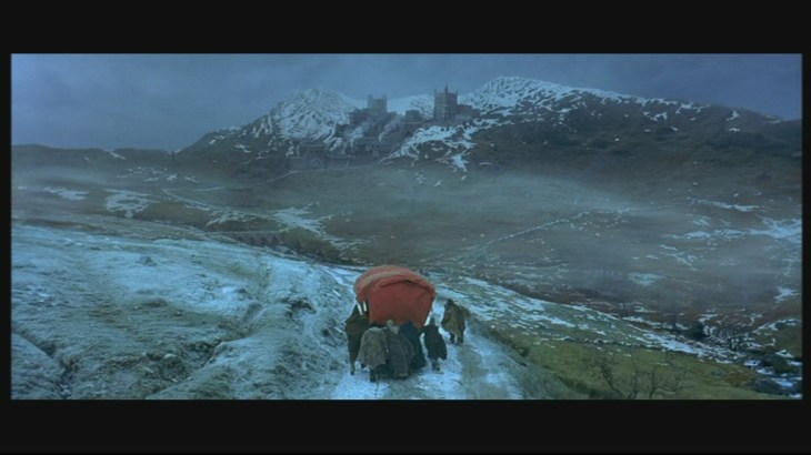 PrettyPic2 The Actors on Their Way to The Town